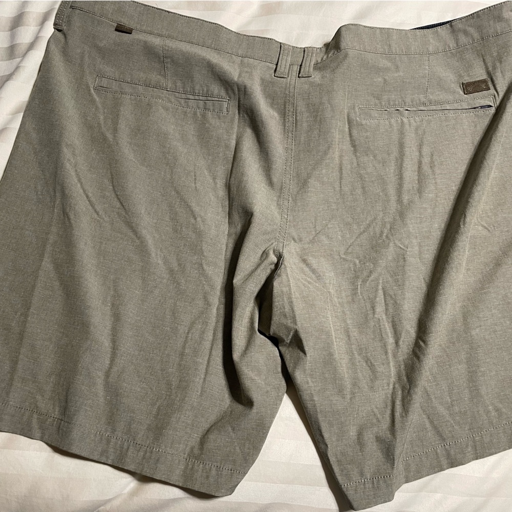 Billabong Men's khaki Chino shorts 44-men’s